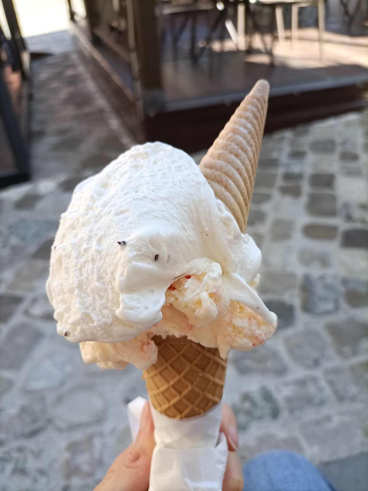 Le vaschette in vetrina.