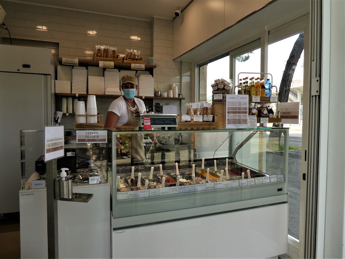 Il locale visto dall'interno.