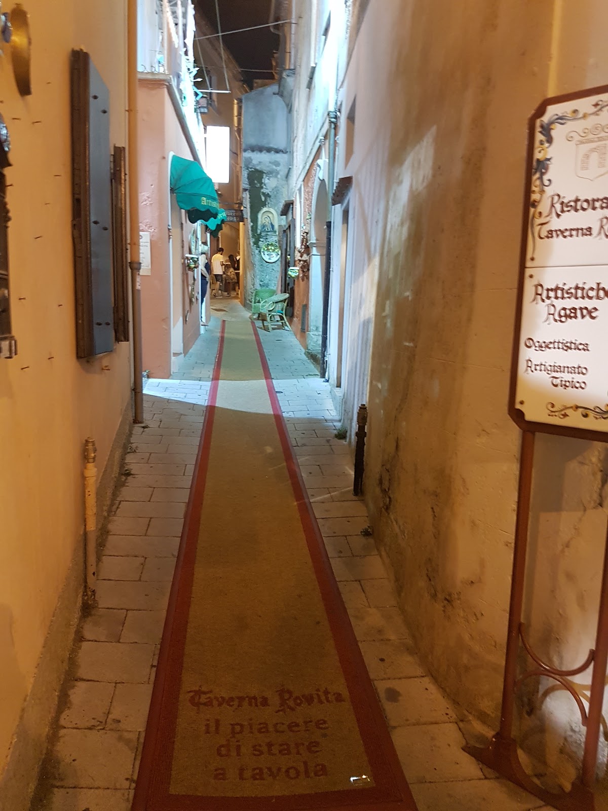 Un dettaglio della vetrina.