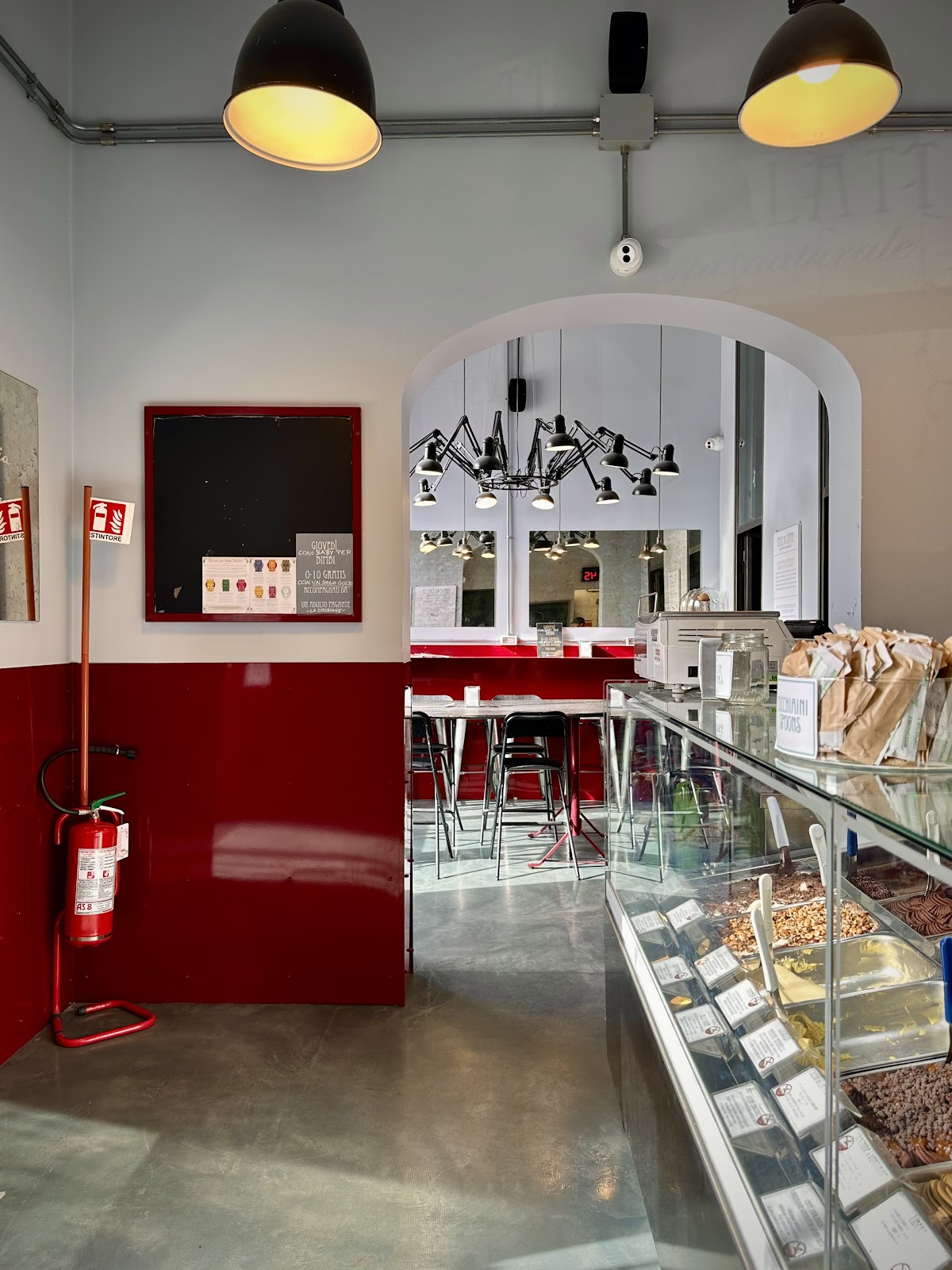 Il locale visto dall'interno.