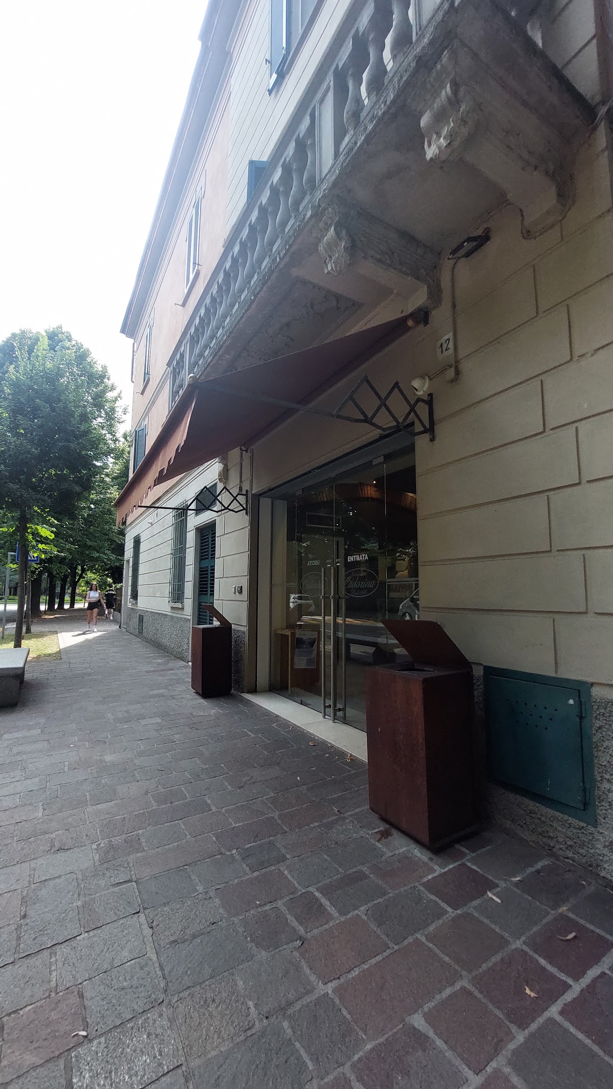 Un dettaglio della vetrina.