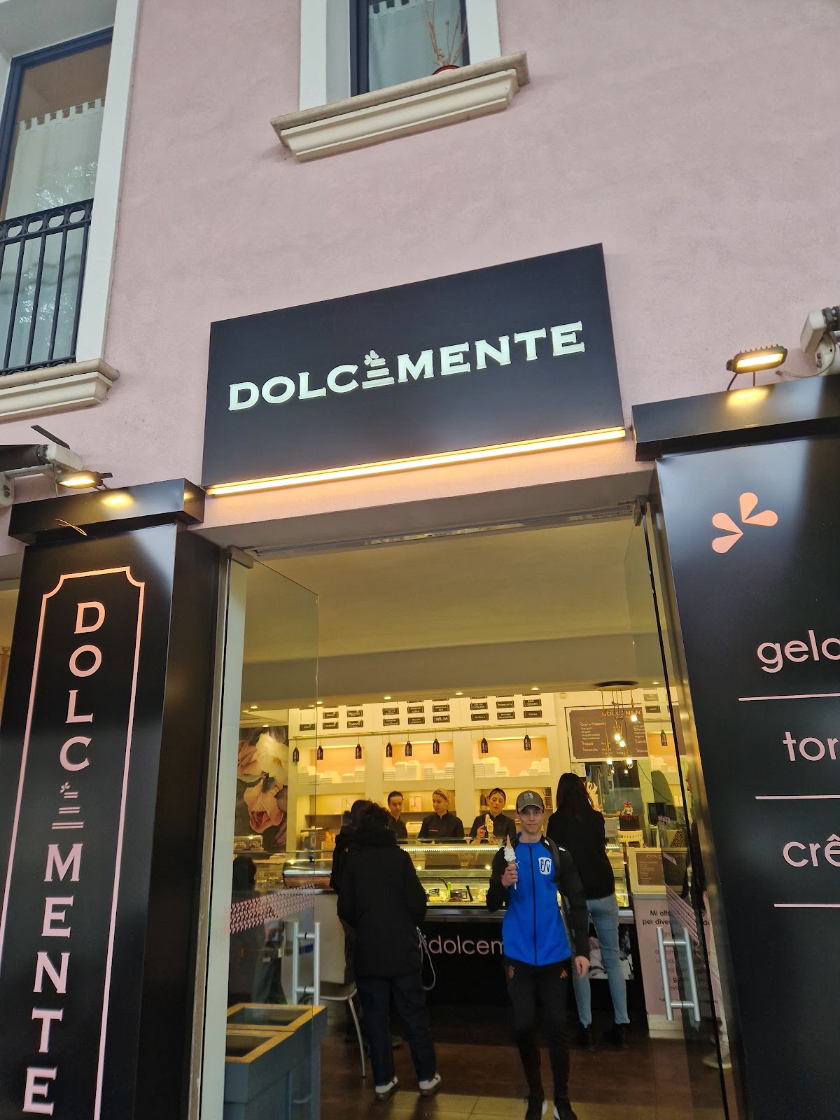 Il locale visto dall'interno.