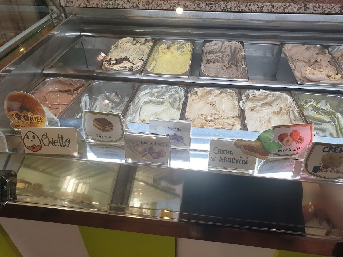 Un dettaglio della vetrina.