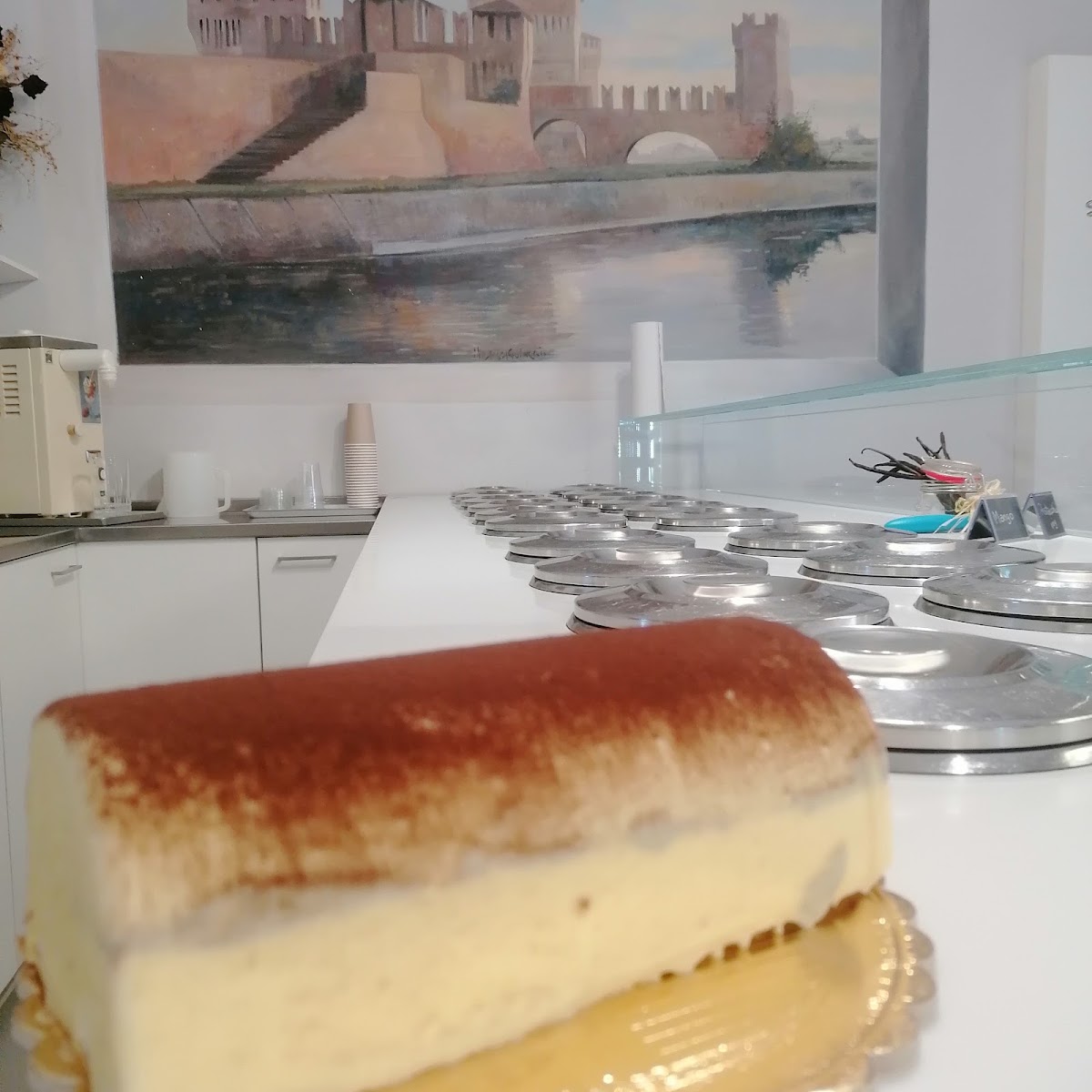 Le vaschette in vetrina.