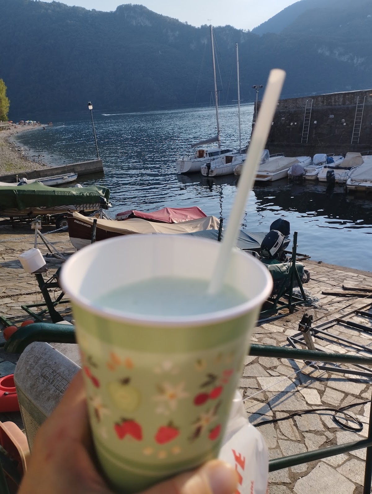Il banco e la vetrina dei gusti.
