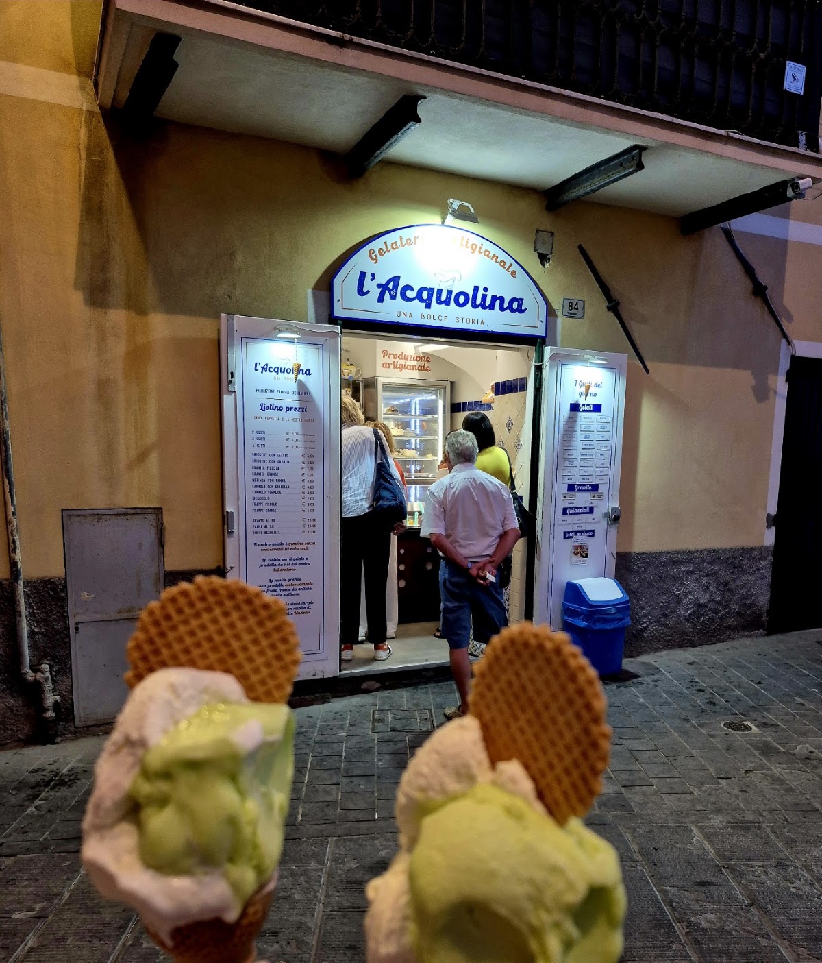 Un dettaglio della vetrina.