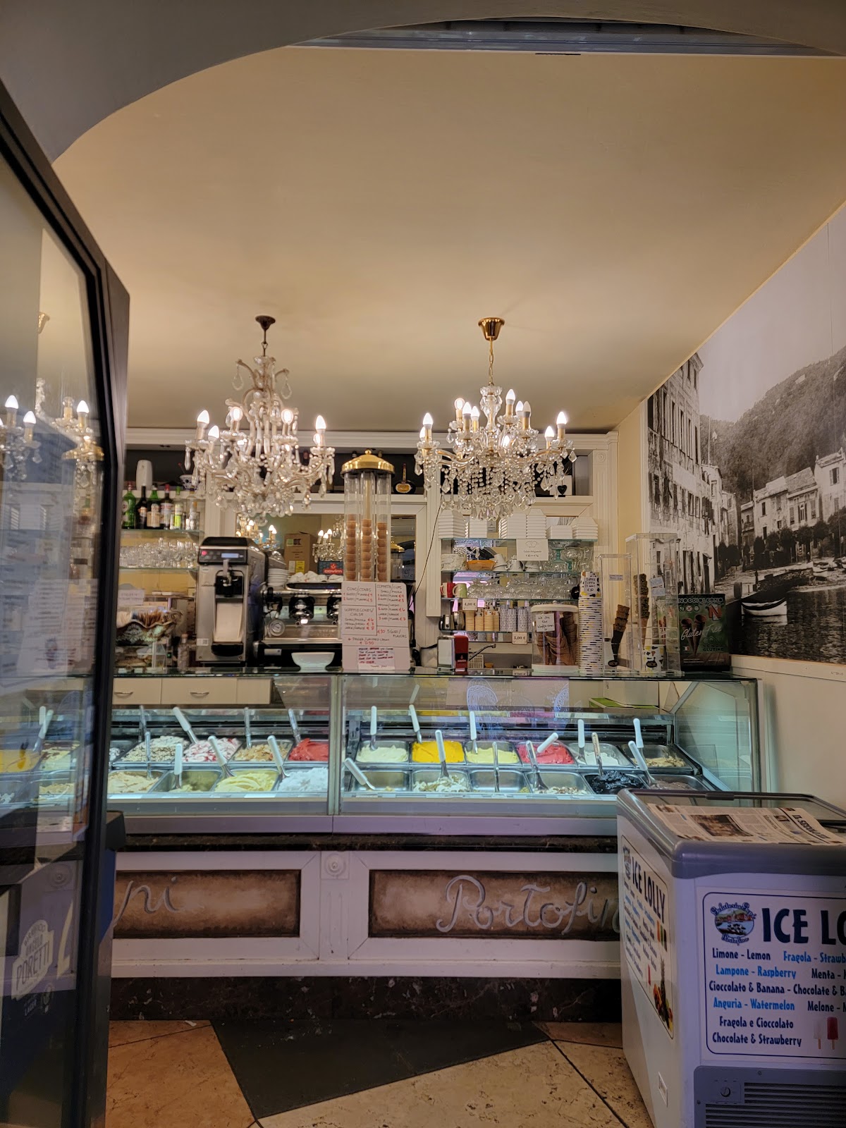 Il locale visto dall'interno.
