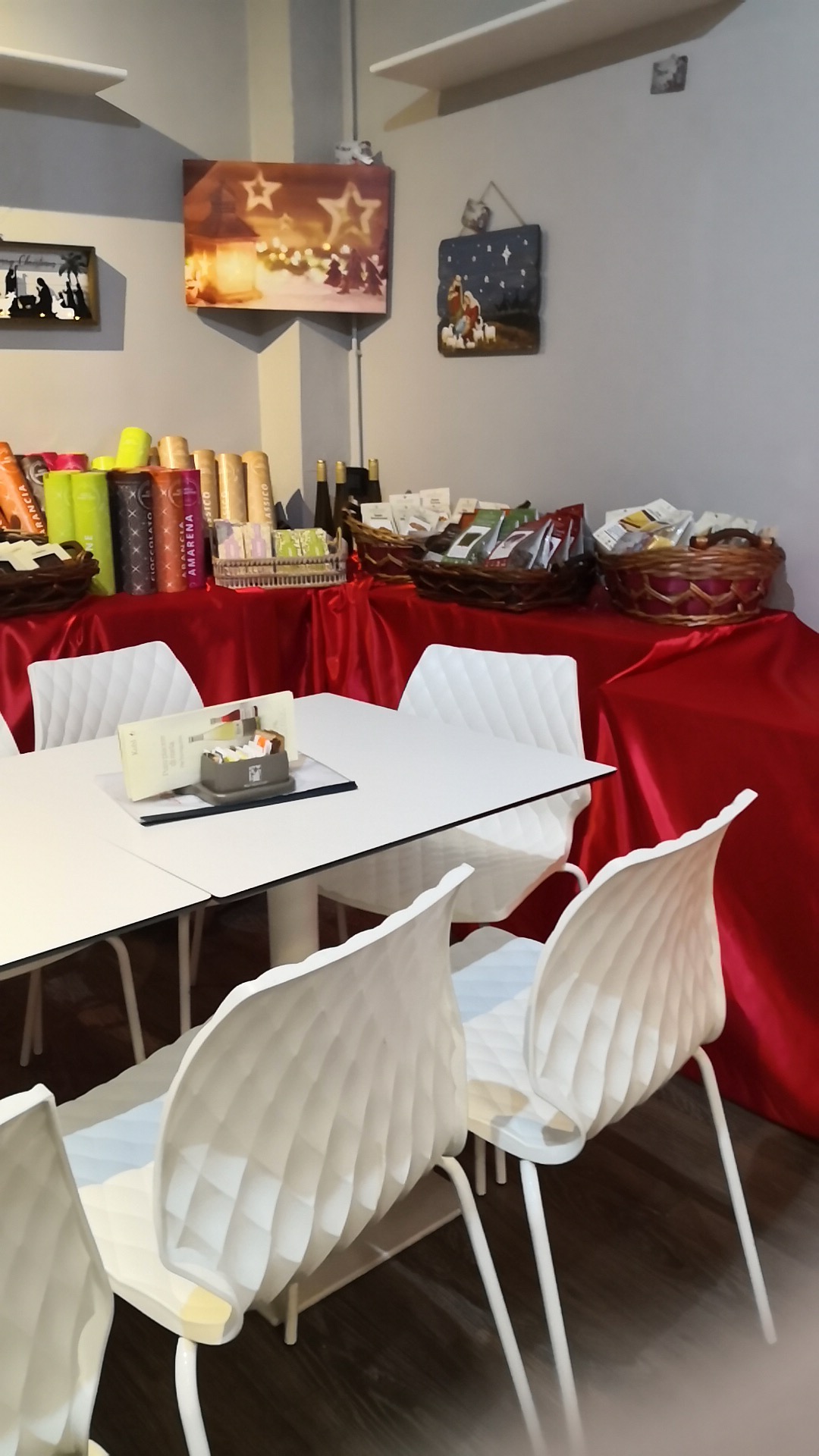 Il locale visto dall'interno.