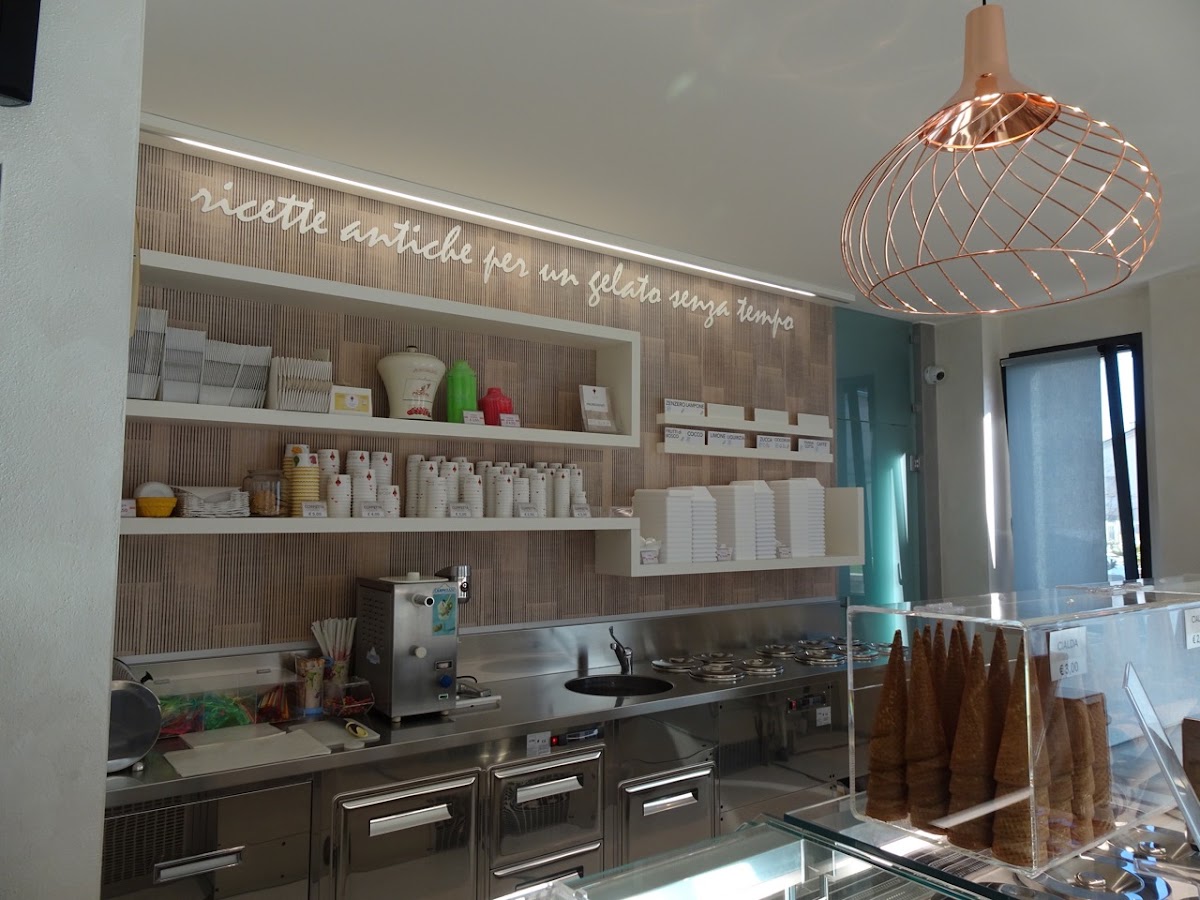 Il locale visto dall'interno.