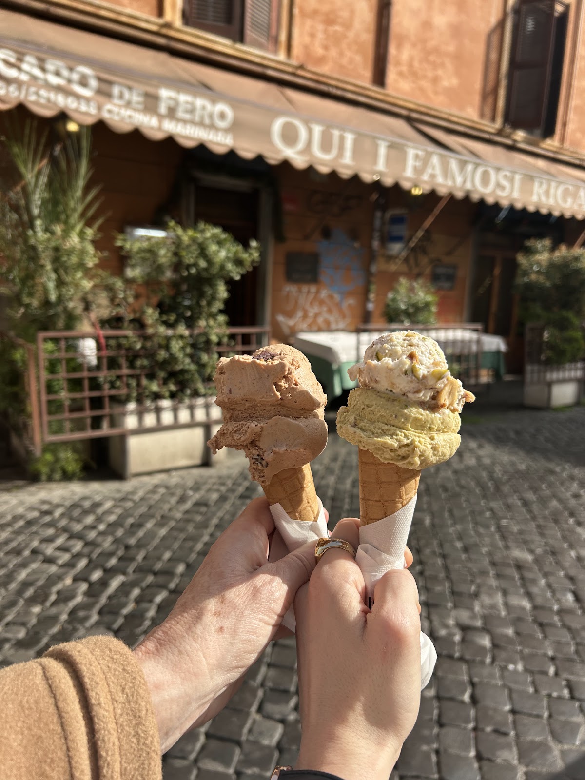 Un dettaglio della vetrina.
