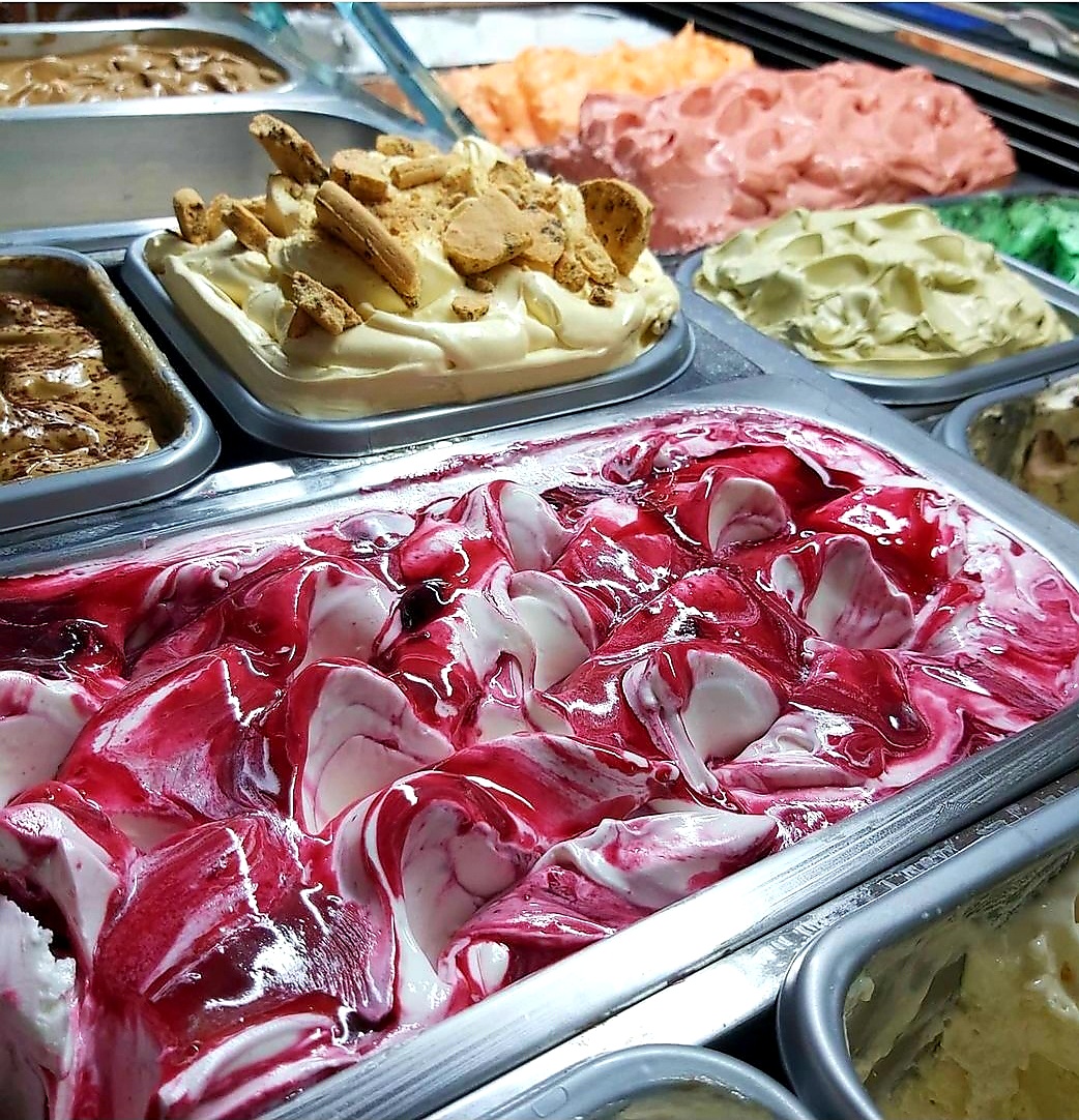 Le vaschette in vetrina.