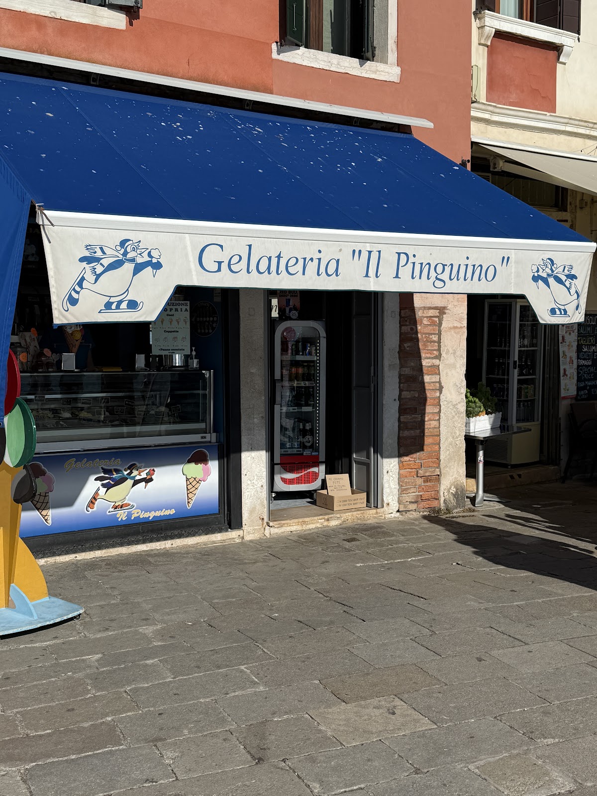 Un dettaglio del banco.