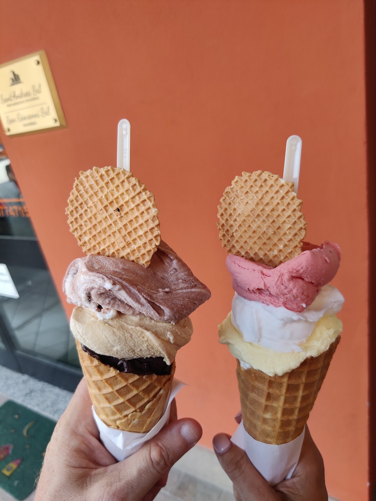 Un dettaglio della vetrina.