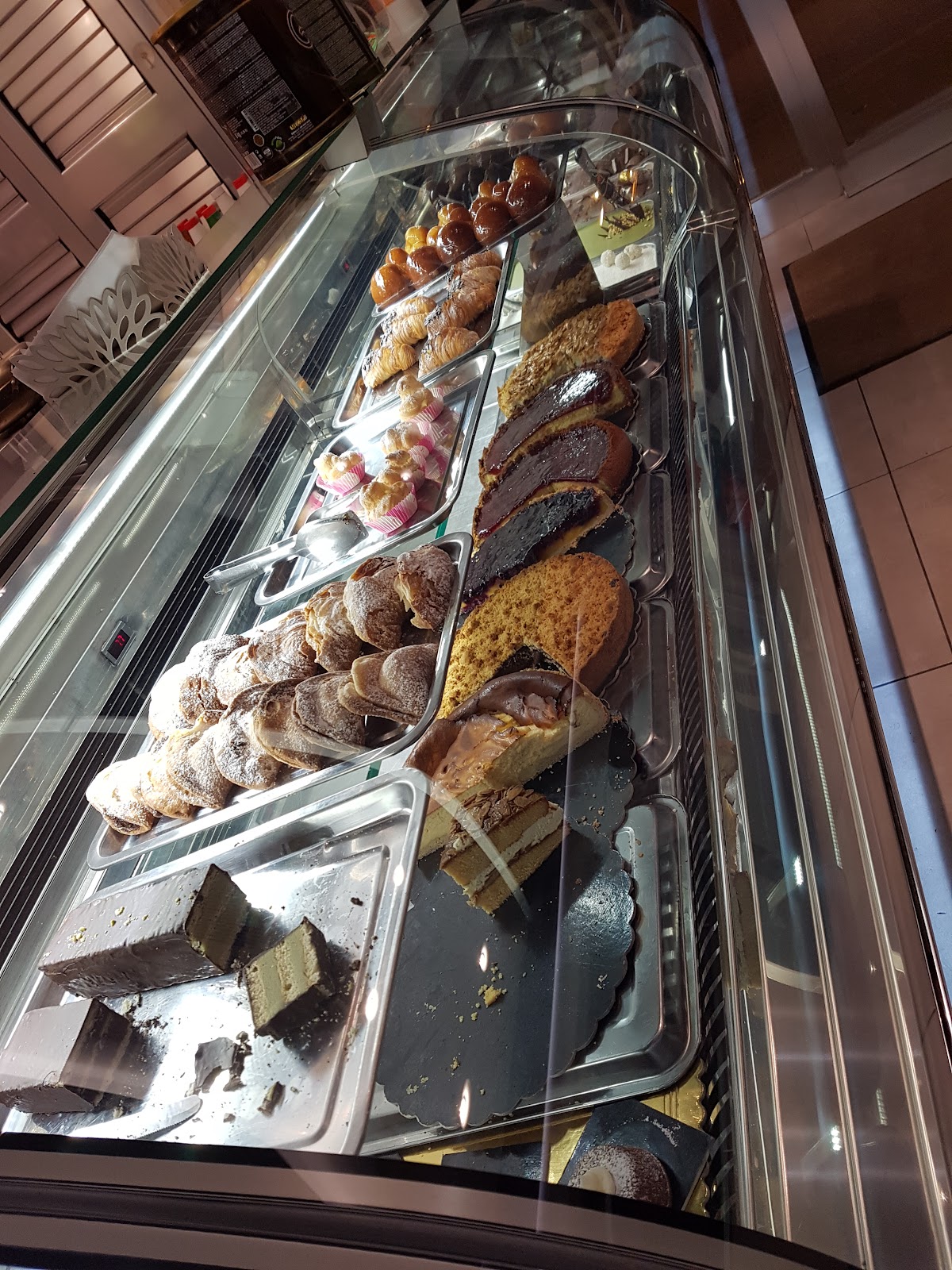 Il locale visto dall'interno.