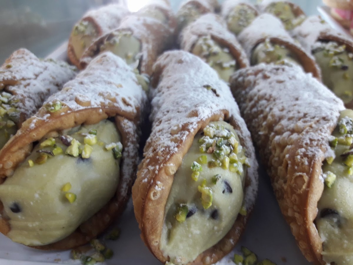 Le vaschette in vetrina.