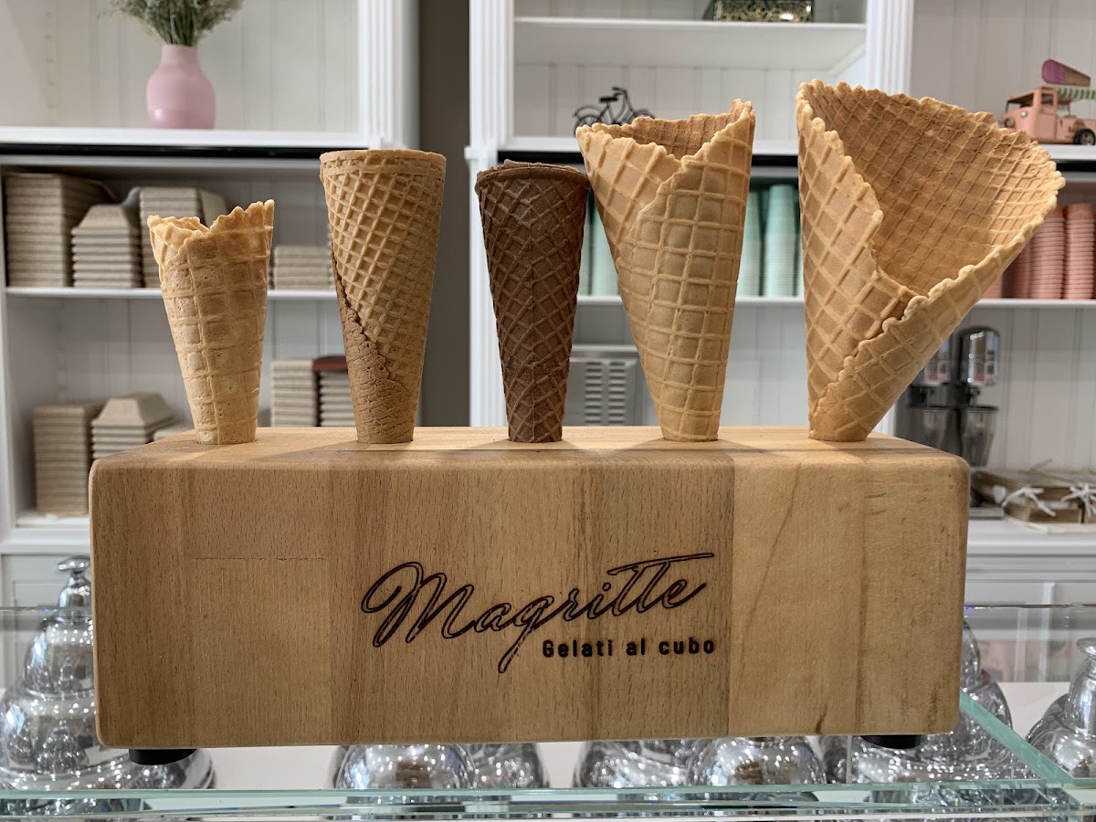 Le vaschette in vetrina.