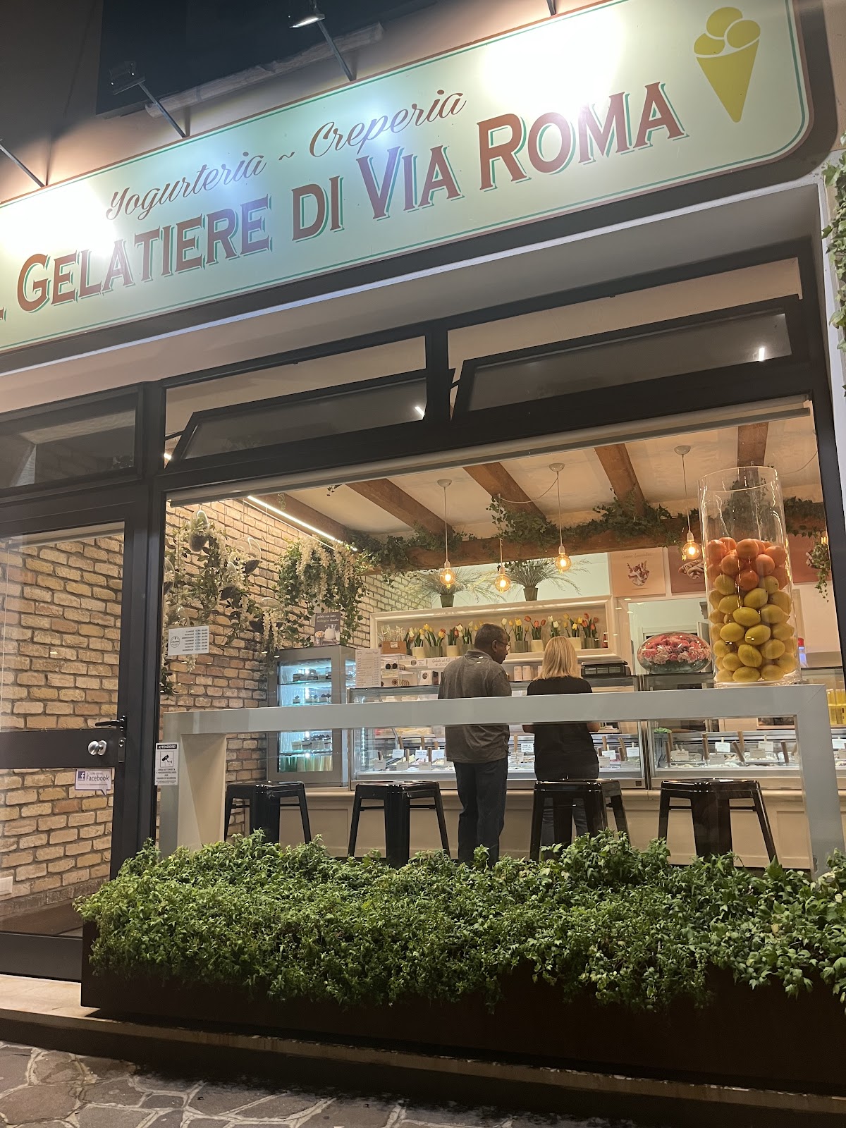 Un dettaglio della vetrina.