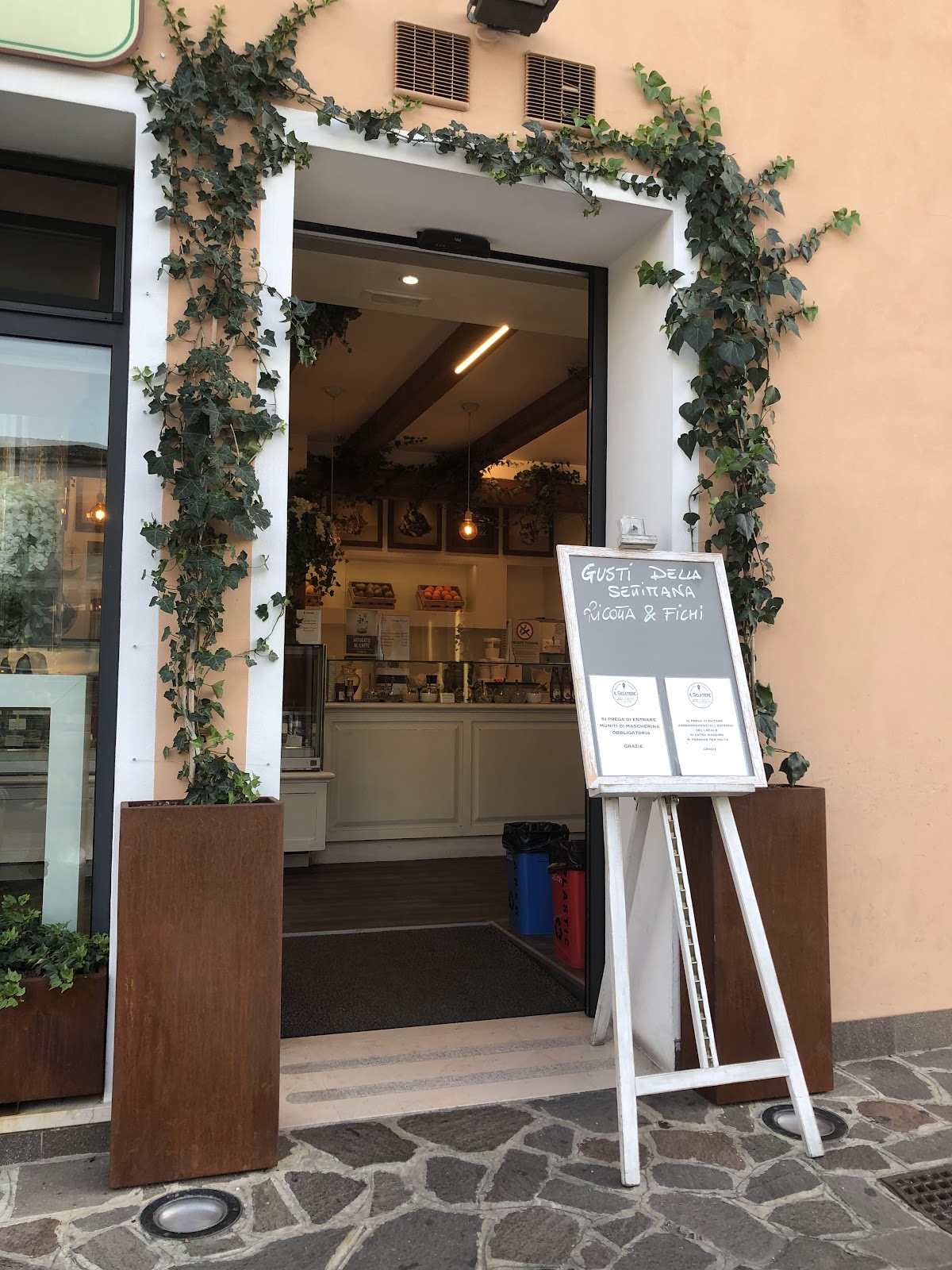 Un dettaglio del banco.