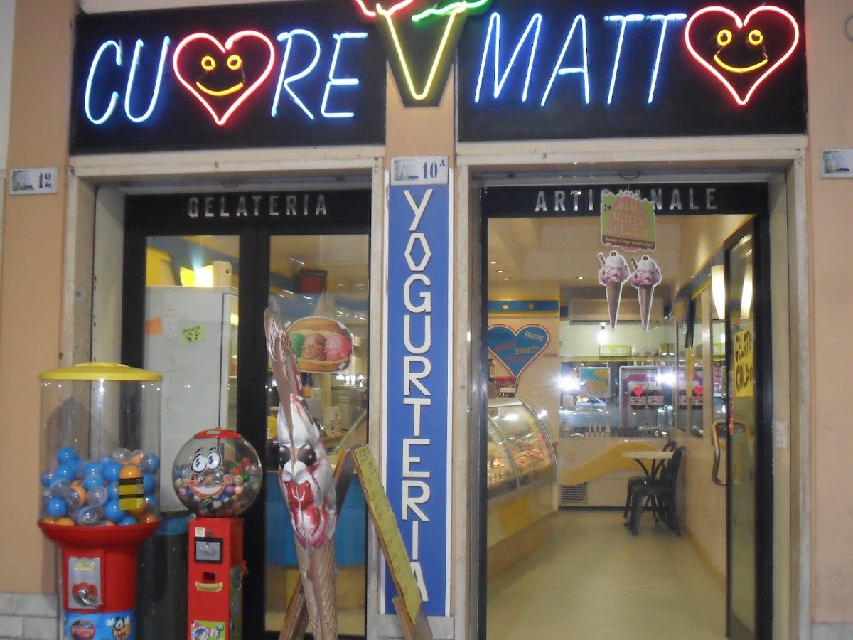 Il banco e la vetrina dei gusti.