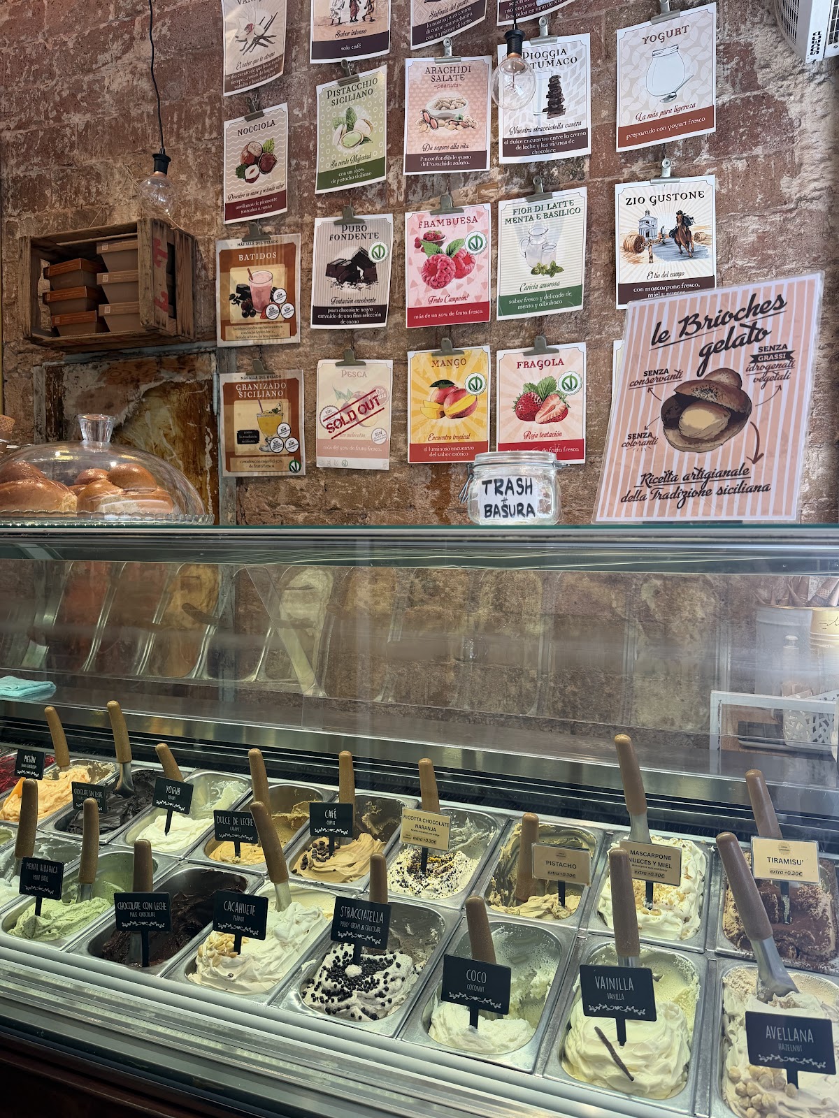 OGGI Gelato — vitrina y producto