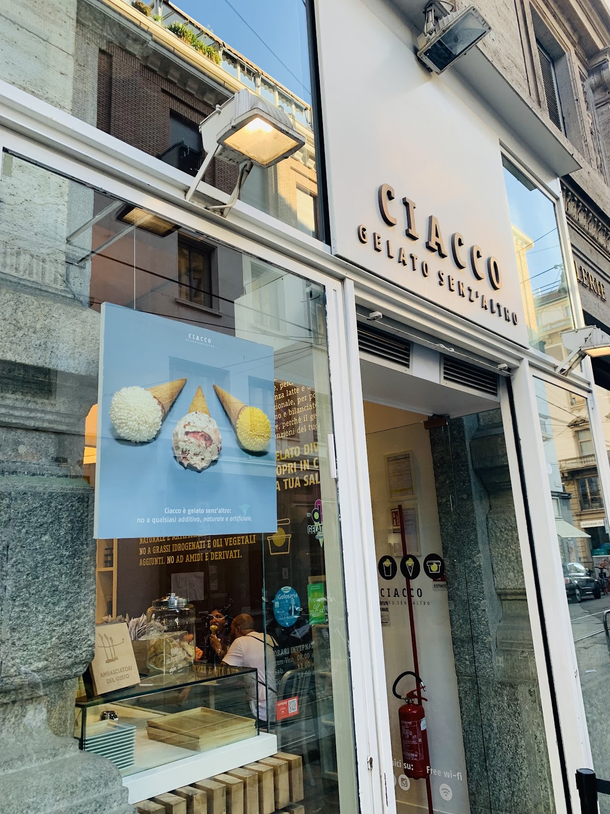 Il locale visto dall'interno.