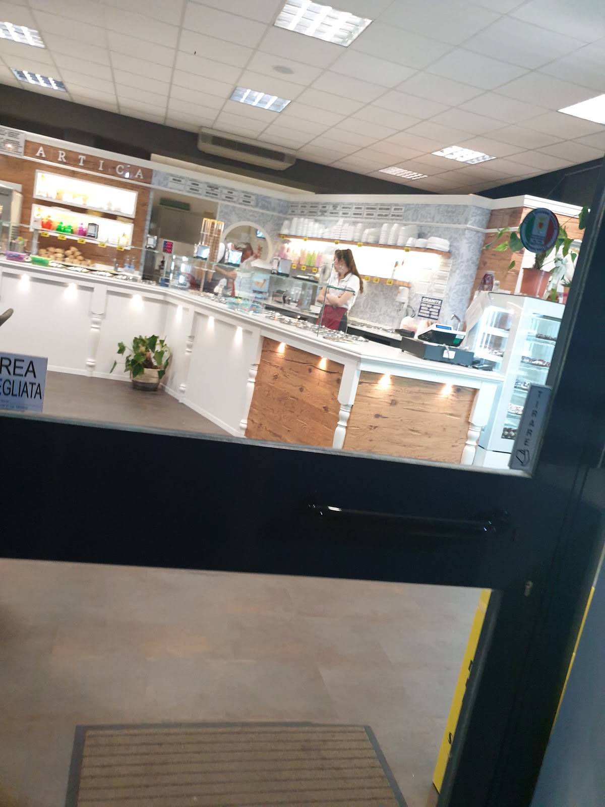 Il locale visto dall'interno.