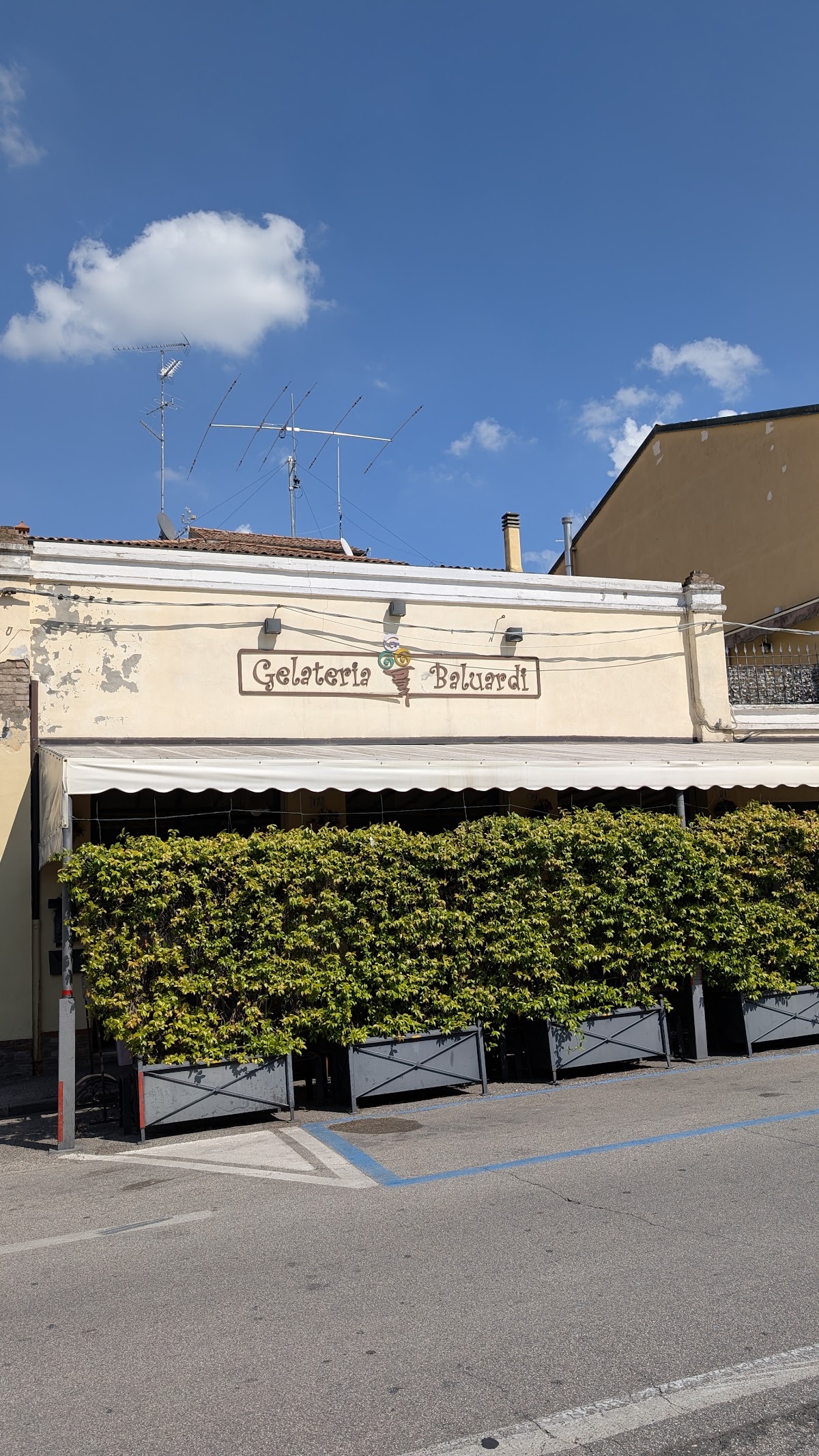 Il locale visto dall'interno.