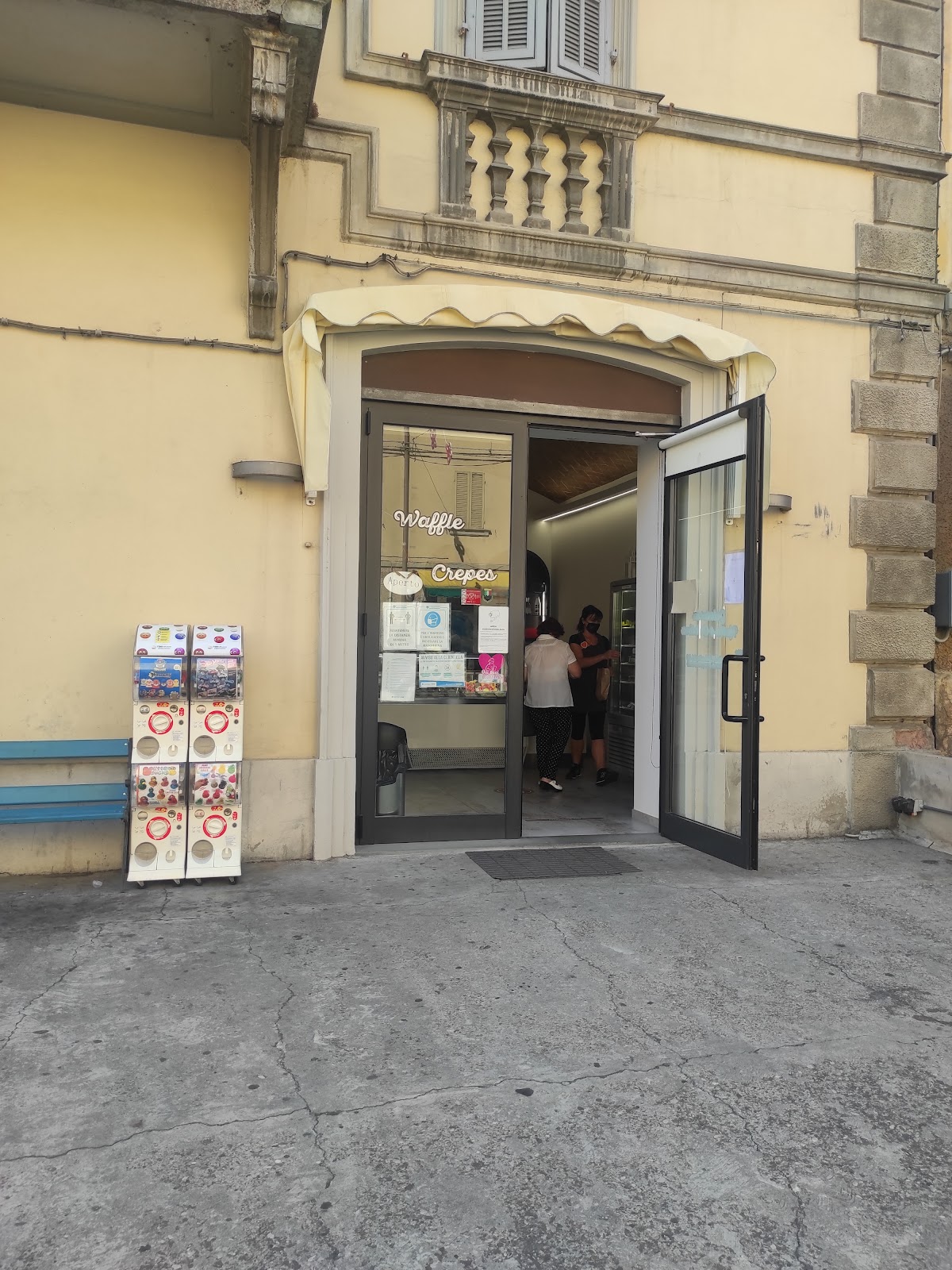 Il locale visto dall'interno.