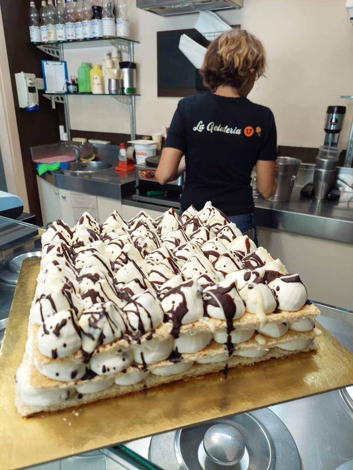 Le vaschette in vetrina.