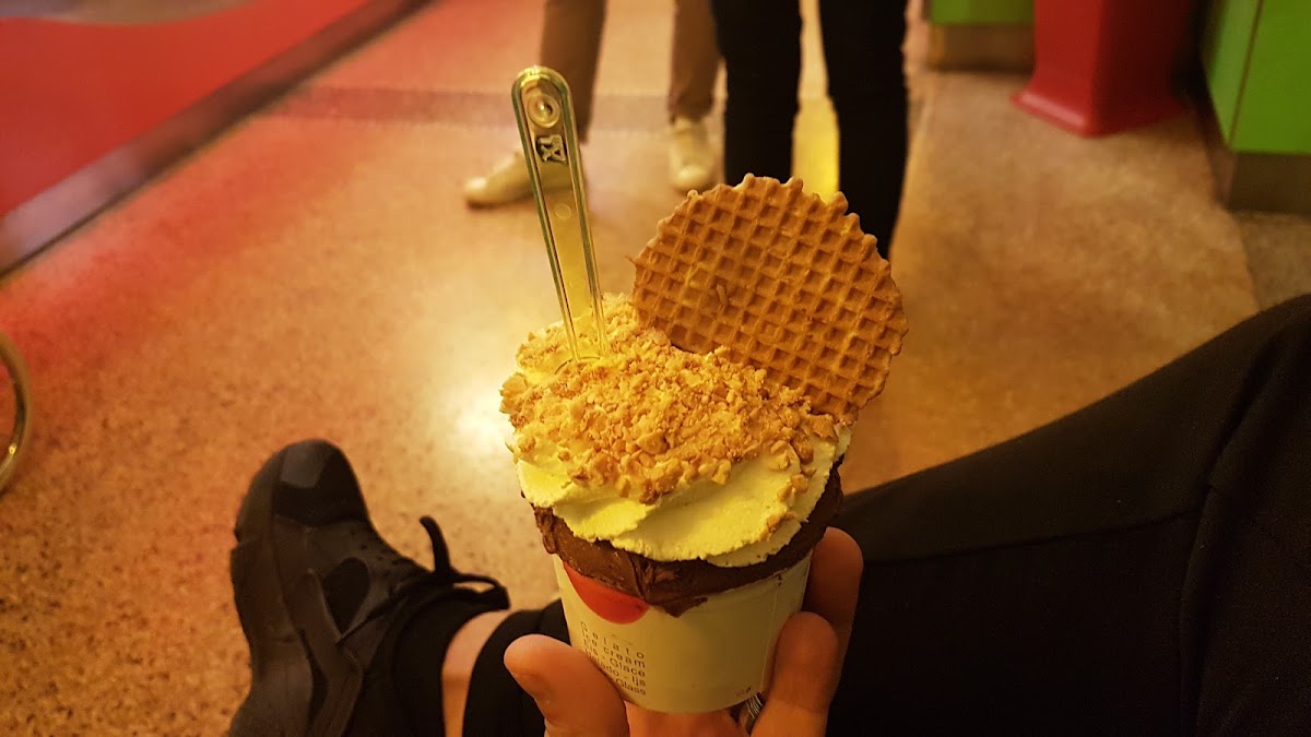 Le vaschette in vetrina.