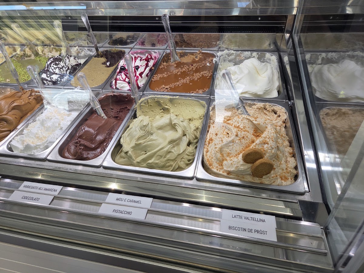 Un dettaglio della vetrina.