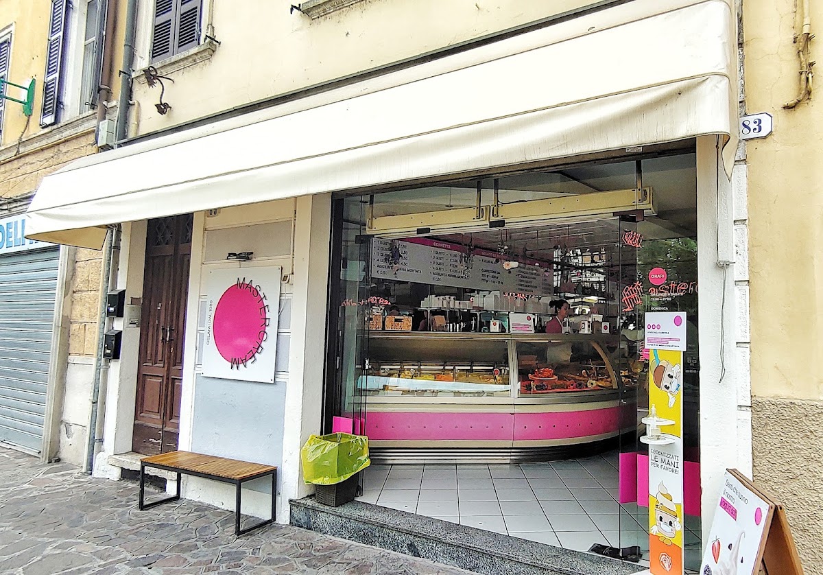 Il locale visto dall'interno.