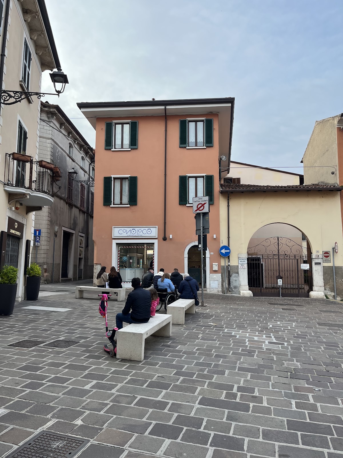 Il locale visto dall'interno.