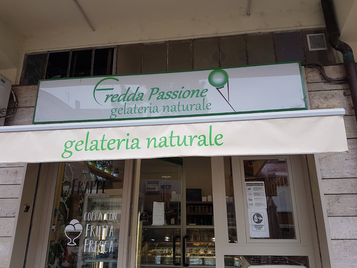Un dettaglio della vetrina.
