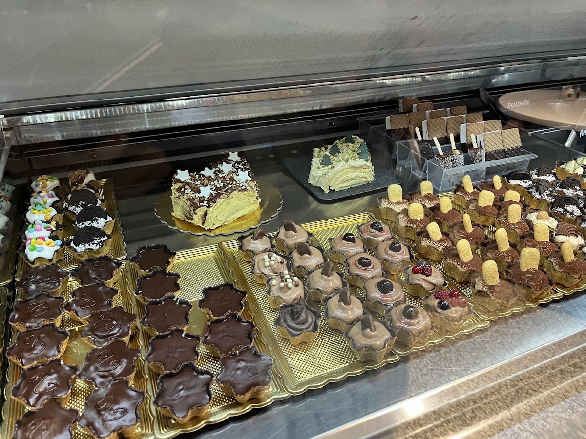 Un dettaglio della vetrina.