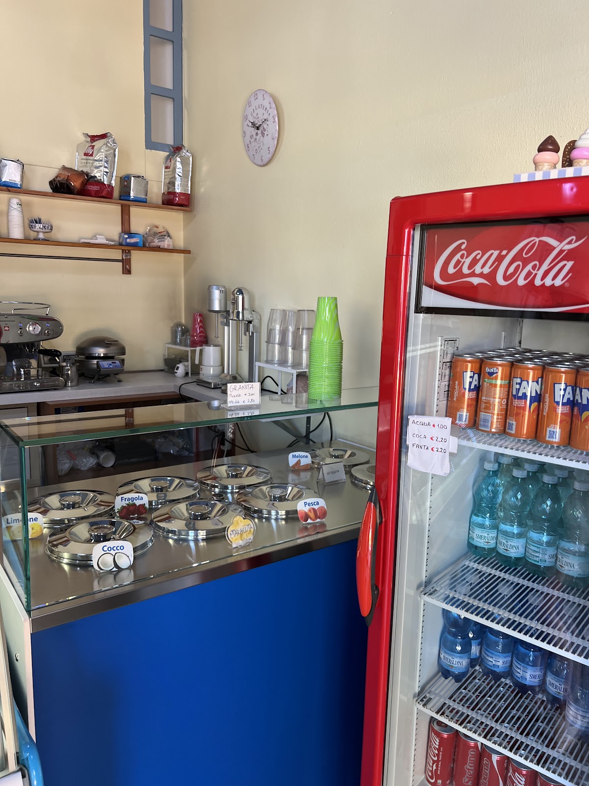 Il locale visto dall'interno.
