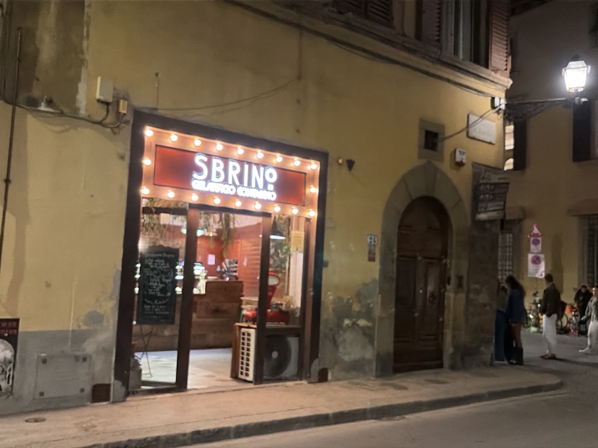 Un dettaglio della vetrina.