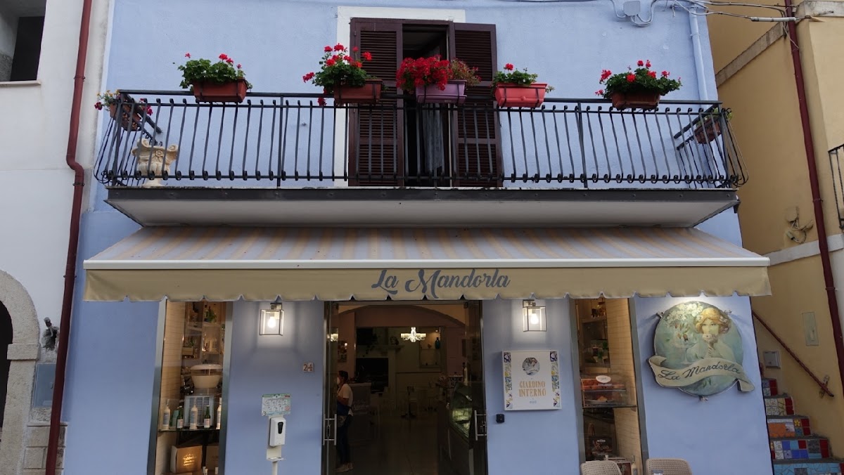 La Mandorla