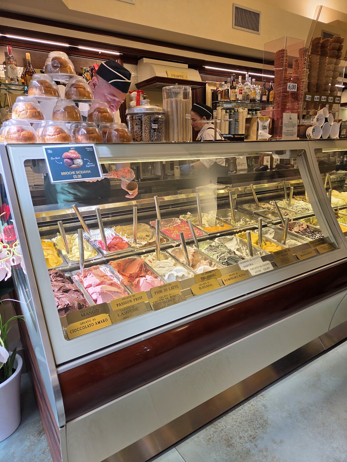 Il locale visto dall'interno.