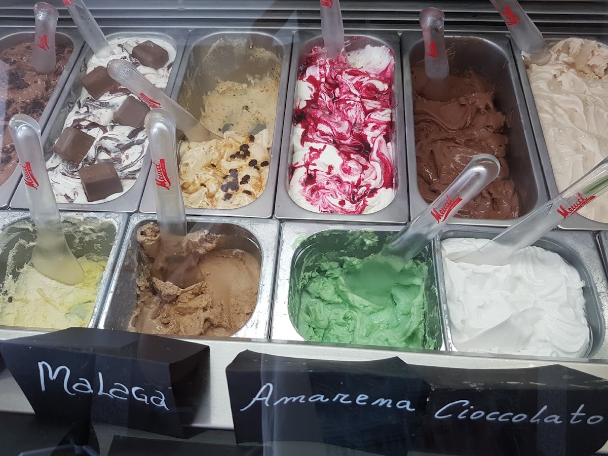 Le vaschette in vetrina.