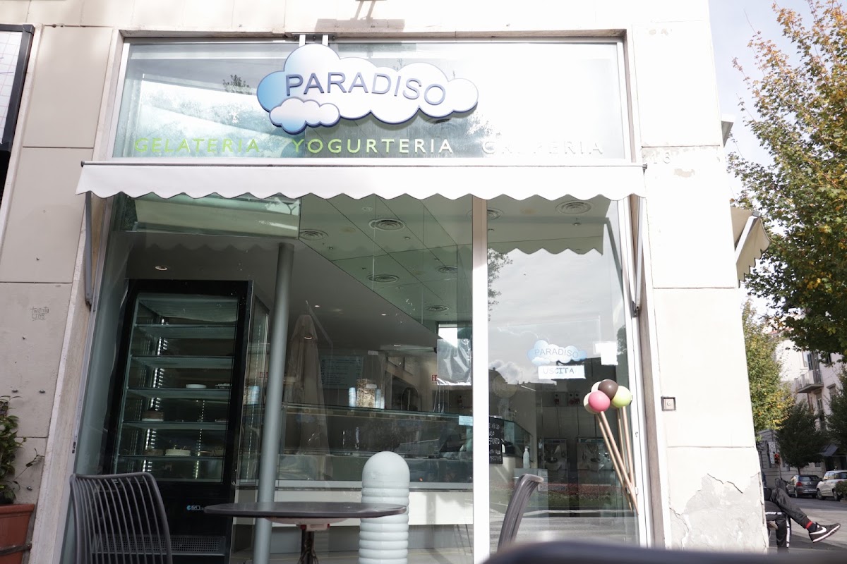 Il banco e la vetrina dei gusti.
