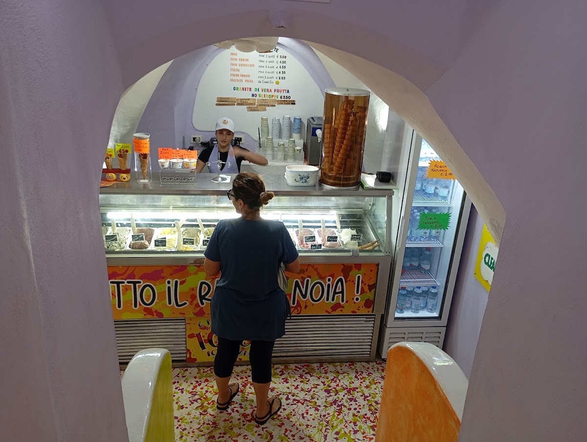 Il locale visto dall'interno.