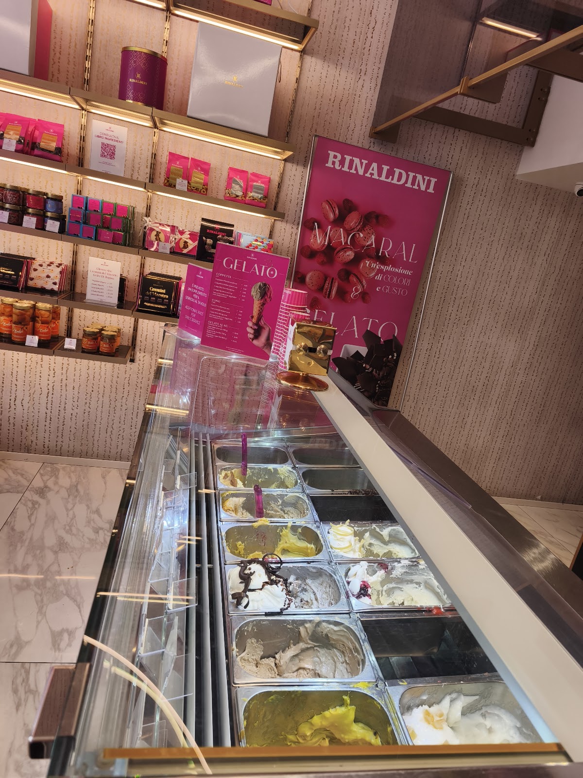 Il locale visto dall'interno.