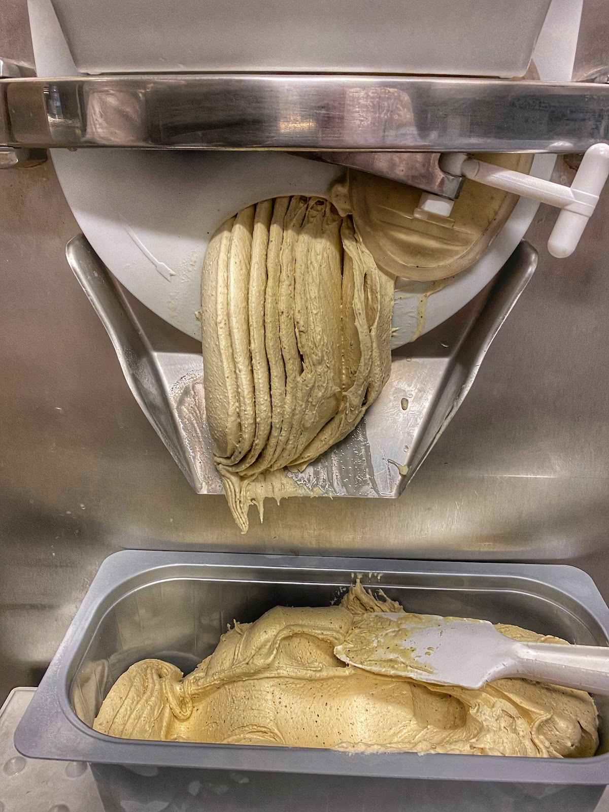 Le vaschette in vetrina.
