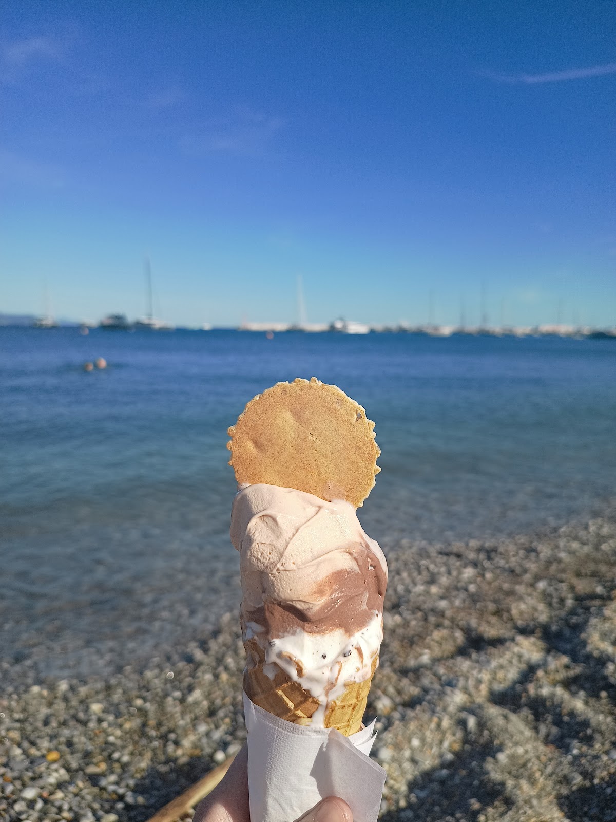 Le vaschette in vetrina.