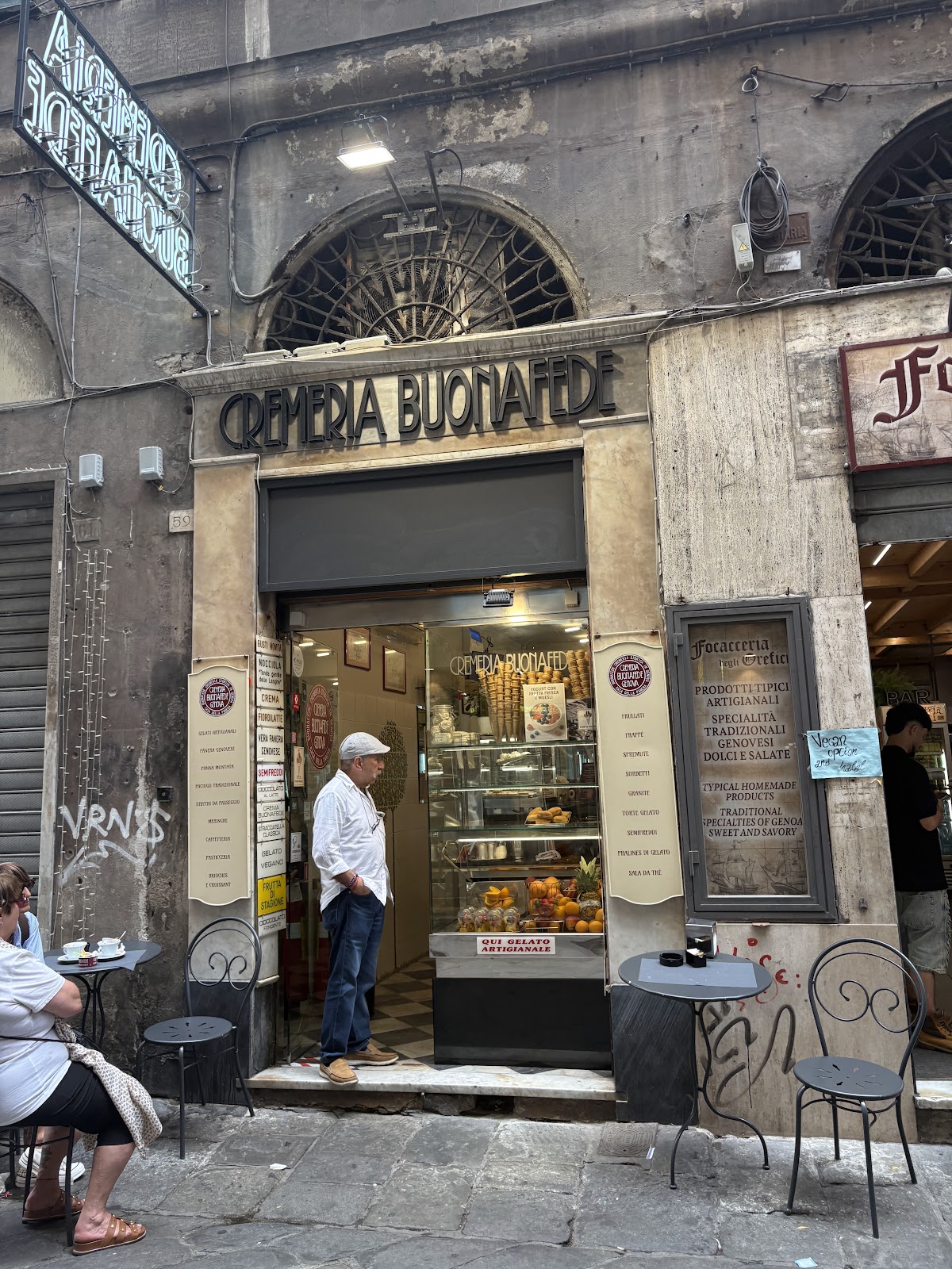 Il locale visto dall'interno.