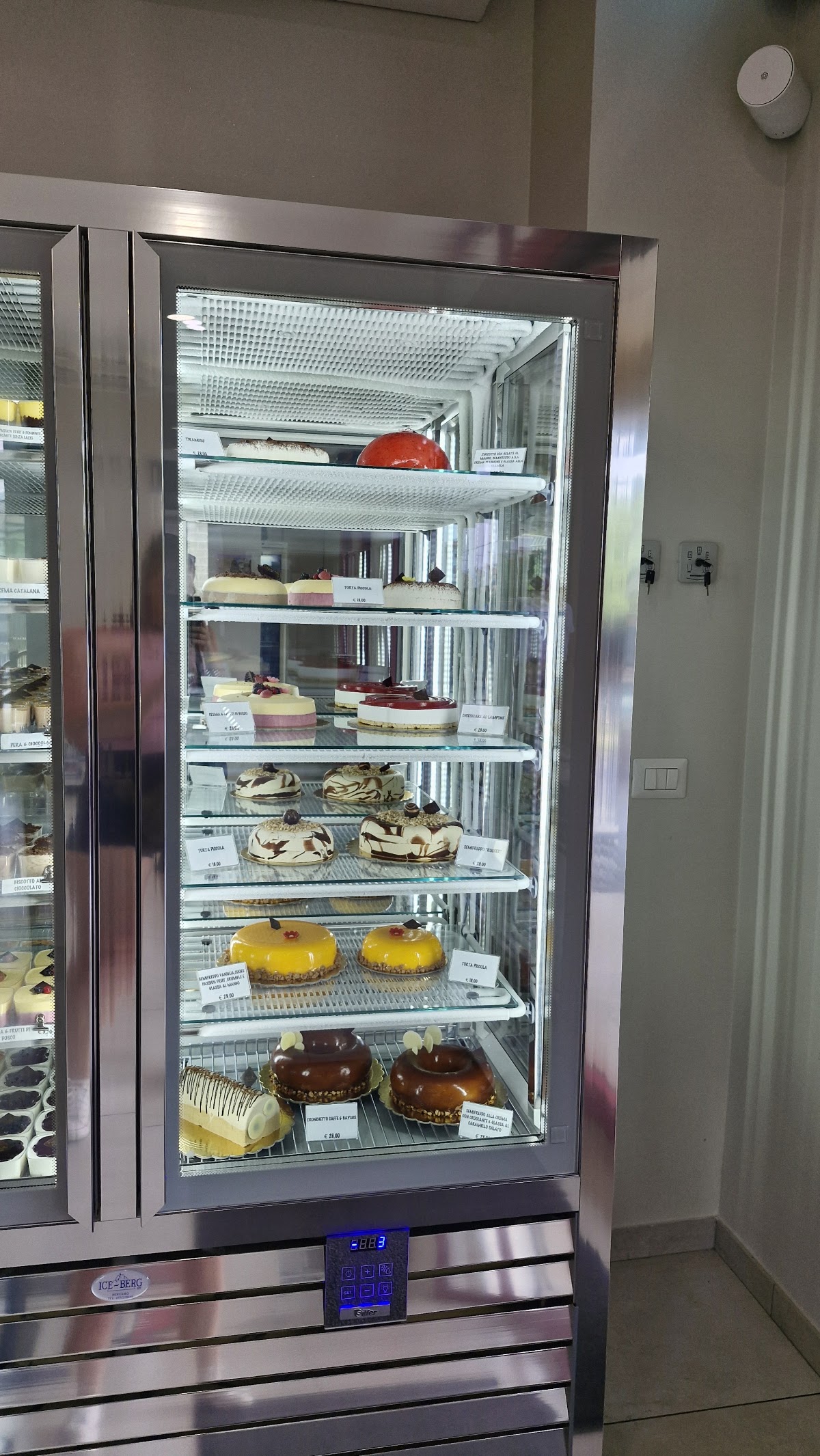 Il locale visto dall'interno.
