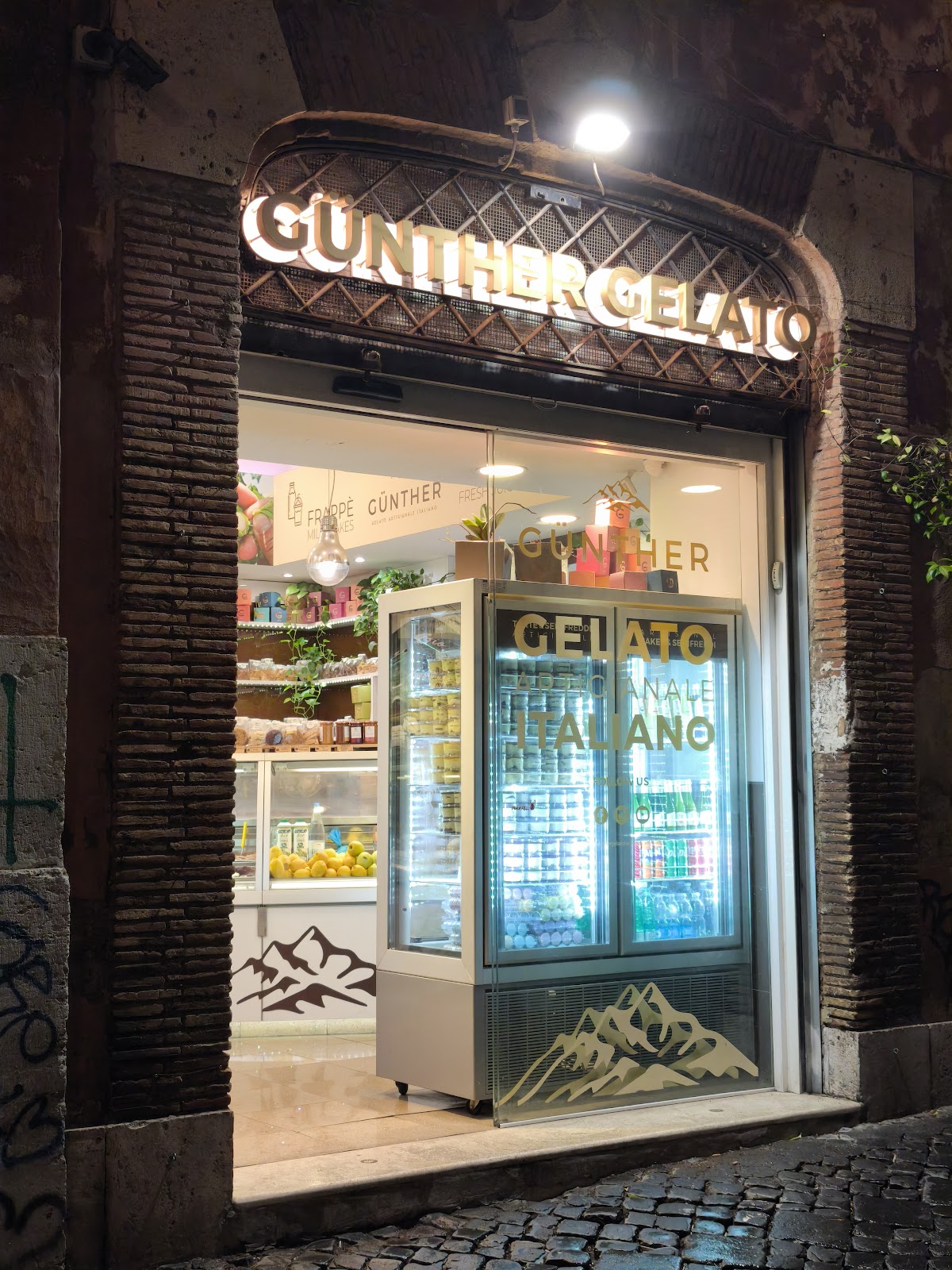 Il locale visto dall'interno.