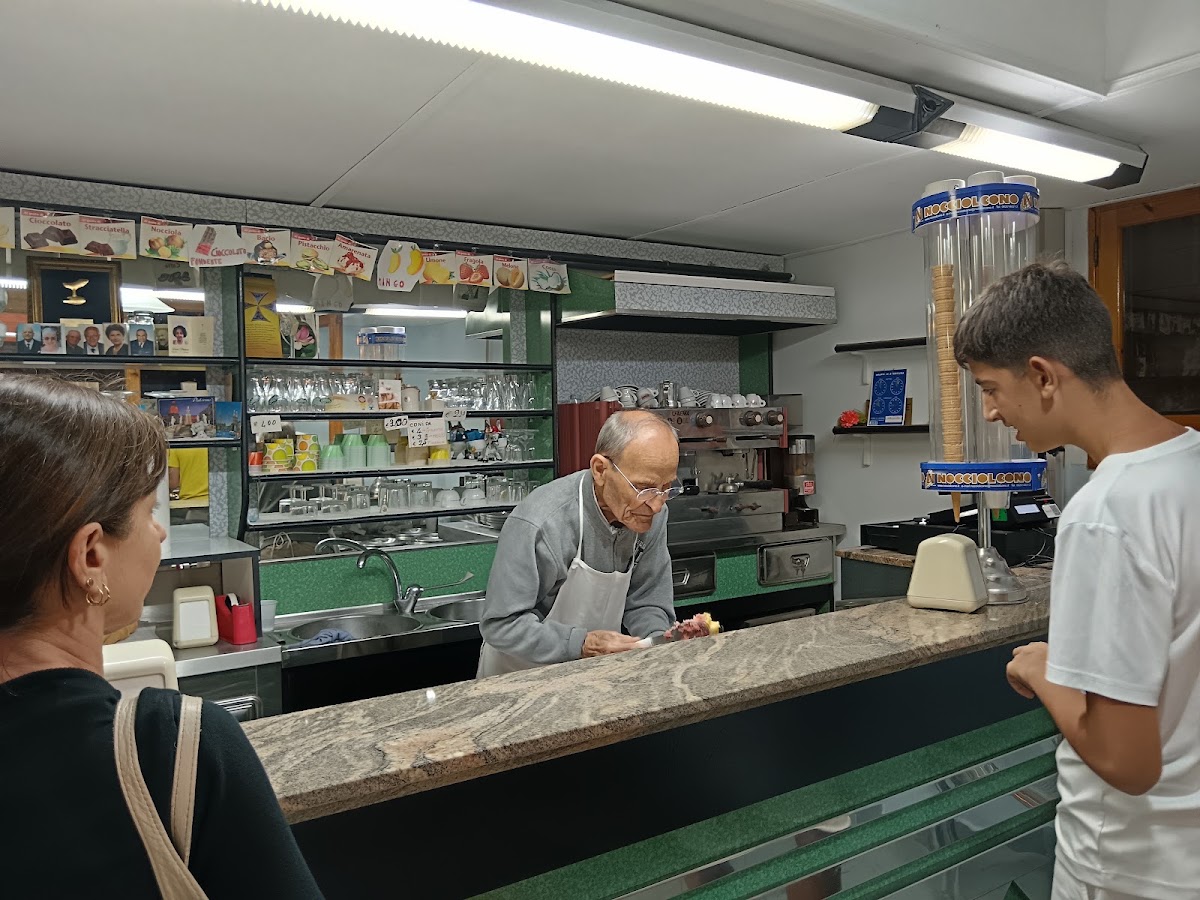 Il locale visto dall'interno.