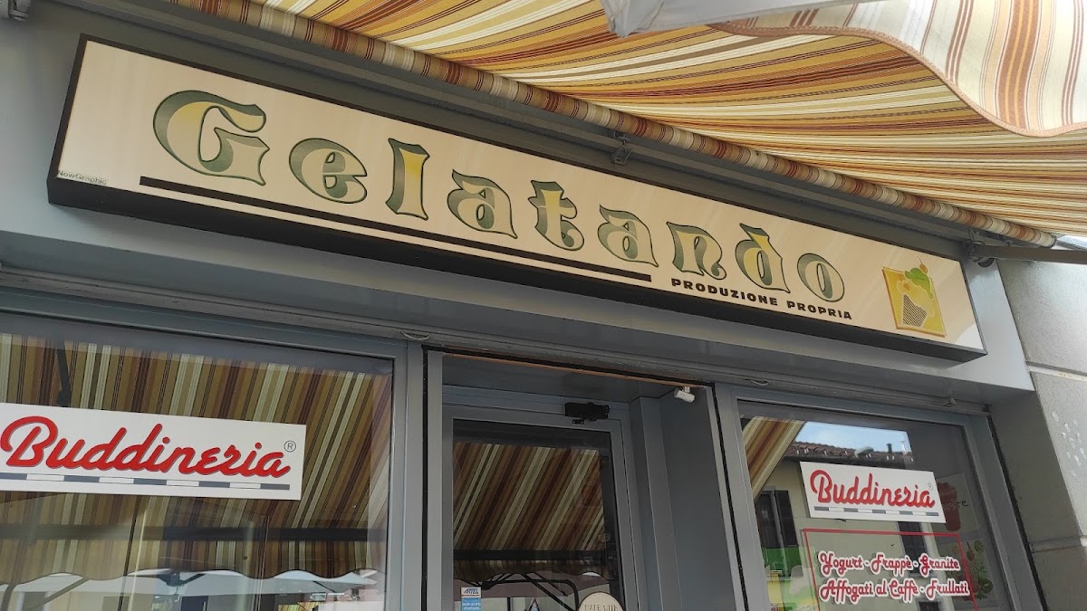 Un dettaglio della vetrina.